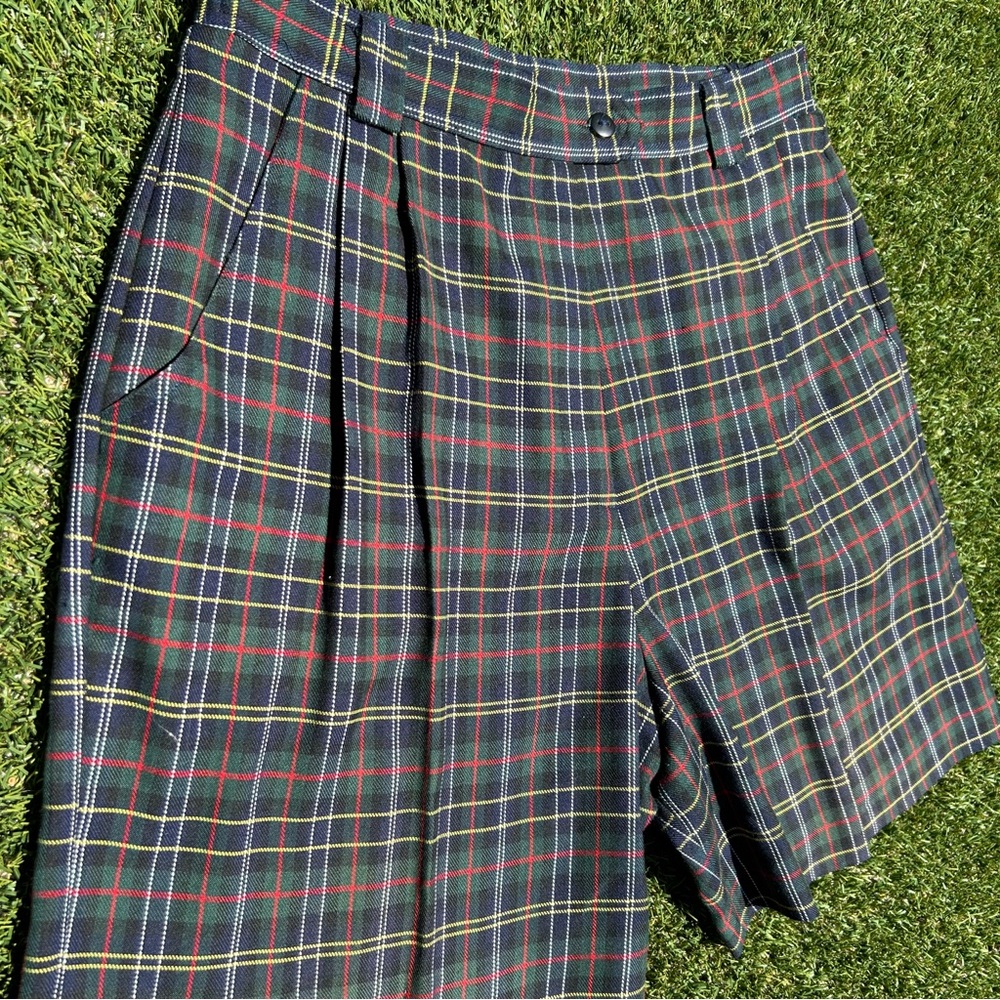 🌟VINTAGE plaid shorts, size 10 Lilly’s of Beverly Hills. So smart!